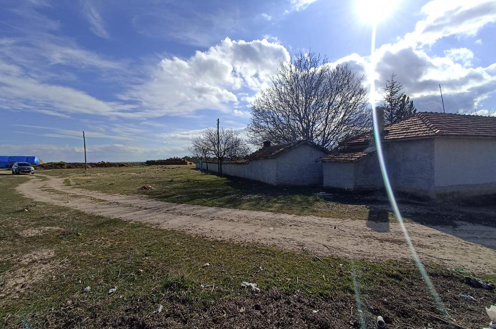 CENTURY 21 VİZYON'DAN SİVRİHİSAR BAHÇECİK’TE  SATILIK KÖY EVİ VE ARSASI