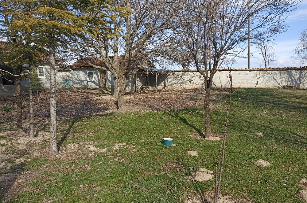 CENTURY 21 VİZYON'DAN SİVRİHİSAR BAHÇECİK’TE  SATILIK KÖY EVİ VE ARSASI