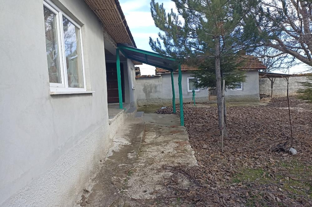 CENTURY 21 VİZYON'DAN SİVRİHİSAR BAHÇECİK’TE  SATILIK KÖY EVİ VE ARSASI