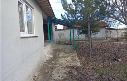 CENTURY 21 VİZYON'DAN SİVRİHİSAR BAHÇECİK’TE  SATILIK KÖY EVİ VE ARSASI