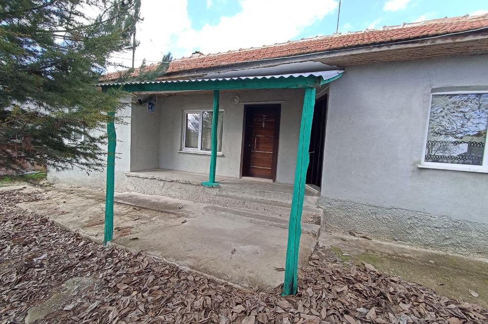 CENTURY 21 VİZYON'DAN SİVRİHİSAR BAHÇECİK’TE  SATILIK KÖY EVİ VE ARSASI