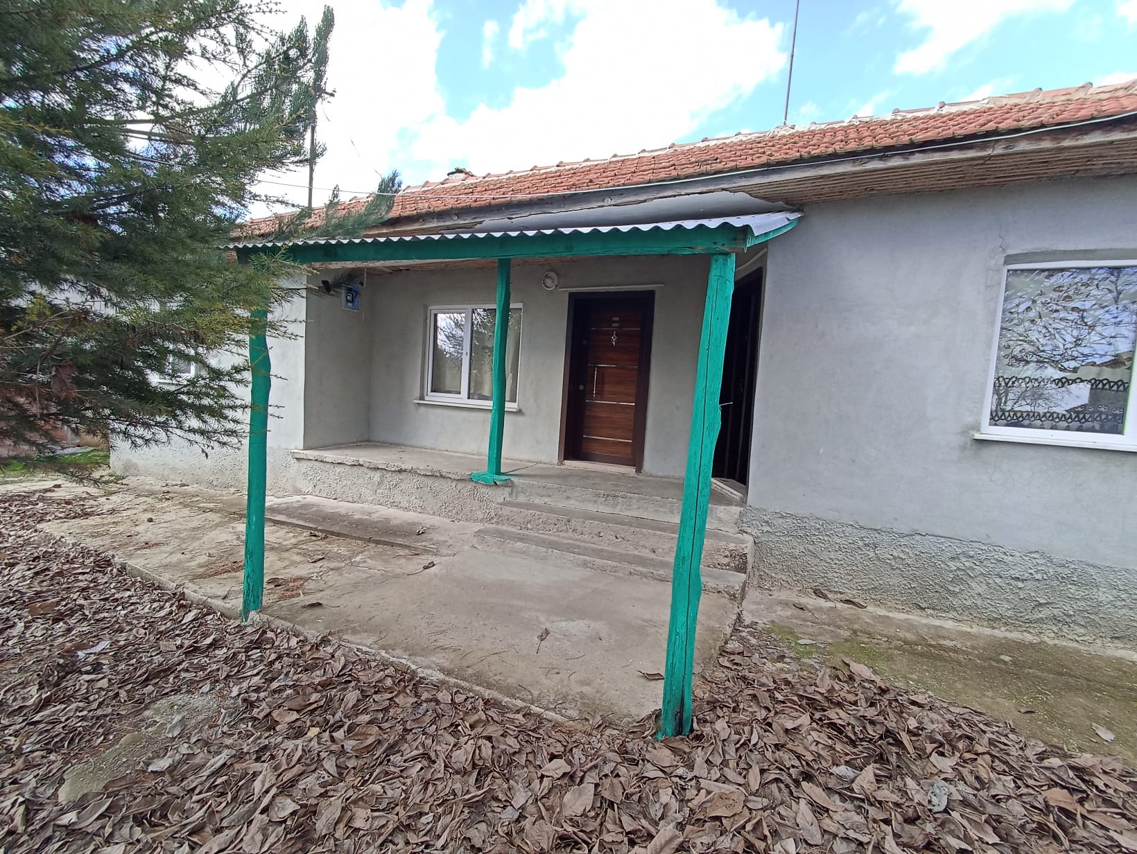 CENTURY 21 VİZYON'DAN SİVRİHİSAR BAHÇECİK’TE  SATILIK KÖY EVİ VE ARSASI