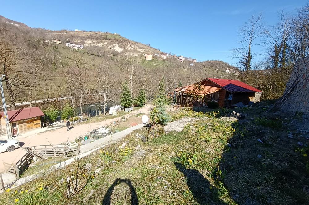 🌿 ORDU AYBASTI’DA DEREYE SIFIR, AHŞAP EVLİ 500 m² SATILIK ARSA 🌿