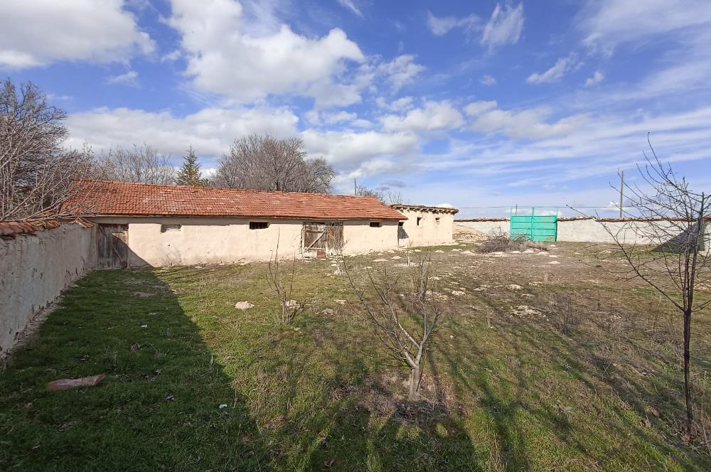 CENTURY 21 VİZYON'DAN SİVRİHİSAR BAHÇECİK’TE  SATILIK KÖY EVİ VE ARSASI