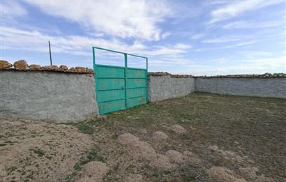 CENTURY 21 VİZYON'DAN SİVRİHİSAR BAHÇECİK’TE  SATILIK KÖY EVİ VE ARSASI