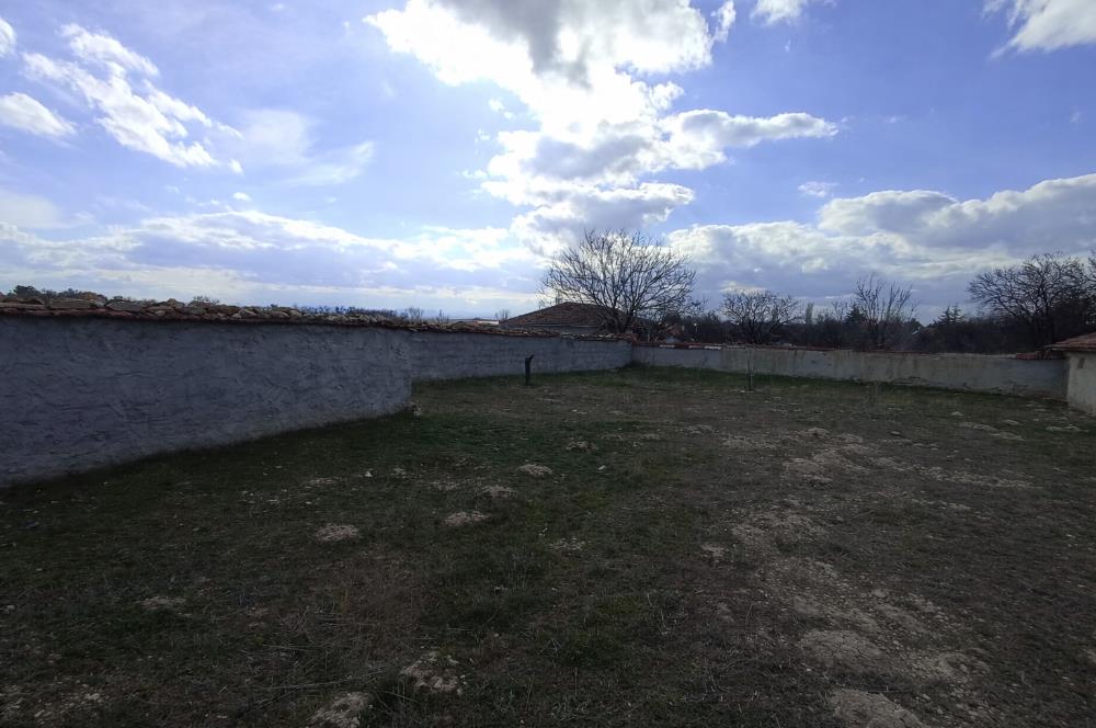 CENTURY 21 VİZYON'DAN SİVRİHİSAR BAHÇECİK’TE  SATILIK KÖY EVİ VE ARSASI