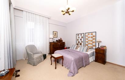 NİŞANTAŞI, VALİKONAĞI CADDESİ ÜZERİNDE 220 M2 SATILIK DAİRE...