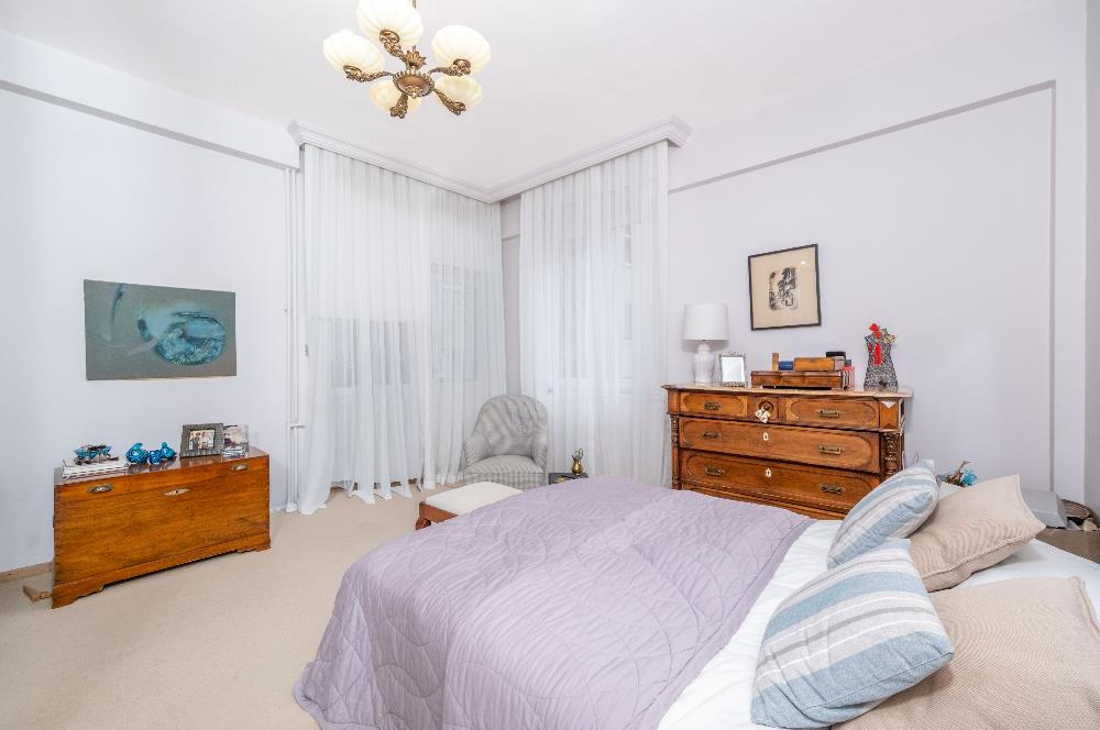 NİŞANTAŞI, VALİKONAĞI CADDESİ ÜZERİNDE 220 M2 SATILIK DAİRE...