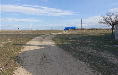 CENTURY 21 VİZYON'DAN SİVRİHİSAR BAHÇECİK’TE  SATILIK KÖY EVİ VE ARSASI