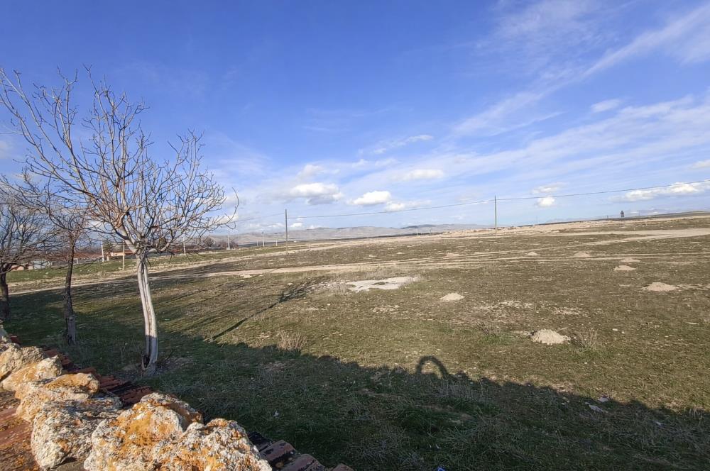 CENTURY 21 VİZYON'DAN SİVRİHİSAR BAHÇECİK’TE  SATILIK KÖY EVİ VE ARSASI