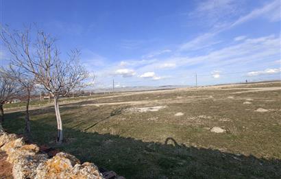 CENTURY 21 VİZYON'DAN SİVRİHİSAR BAHÇECİK’TE  SATILIK KÖY EVİ VE ARSASI