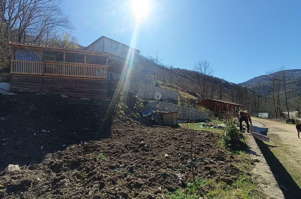 🌿 ORDU AYBASTI’DA DEREYE SIFIR, AHŞAP EVLİ 500 m² SATILIK ARSA 🌿