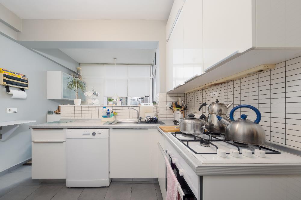 NİŞANTAŞI, VALİKONAĞI CADDESİ ÜZERİNDE 220 M2 SATILIK DAİRE...