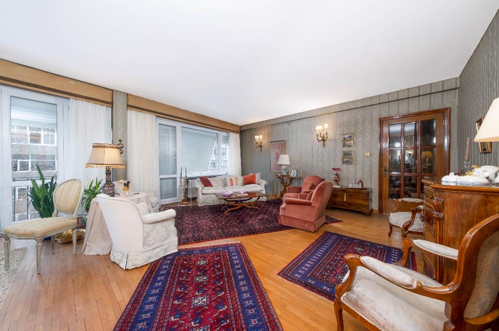 NİŞANTAŞI, VALİKONAĞI CADDESİ ÜZERİNDE 220 M2 SATILIK DAİRE...