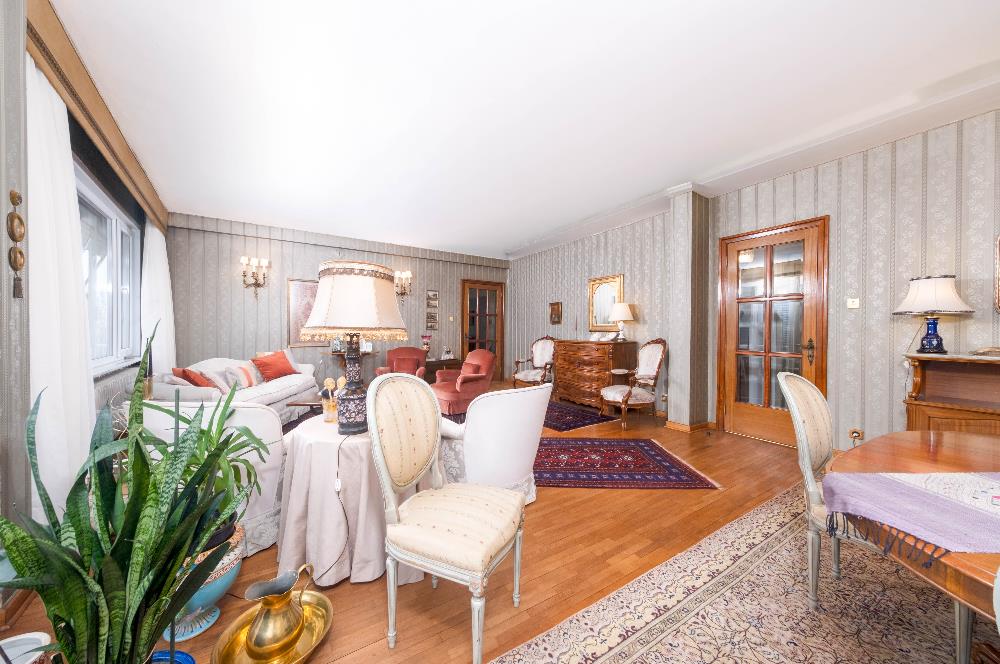 NİŞANTAŞI, VALİKONAĞI CADDESİ ÜZERİNDE 220 M2 SATILIK DAİRE...