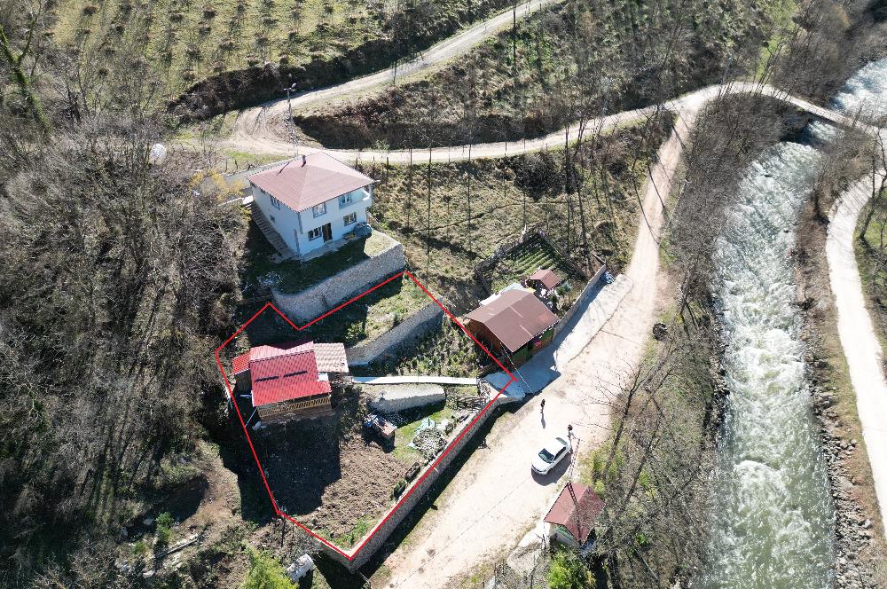 🌿 ORDU AYBASTI’DA DEREYE SIFIR, AHŞAP EVLİ 500 m² SATILIK ARSA 🌿