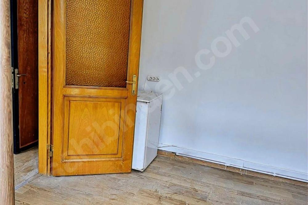 İSTİKLAL CADDESİ ÜZERİNDE TARİHİ BİNADA KİRALIK FERAH OFİS