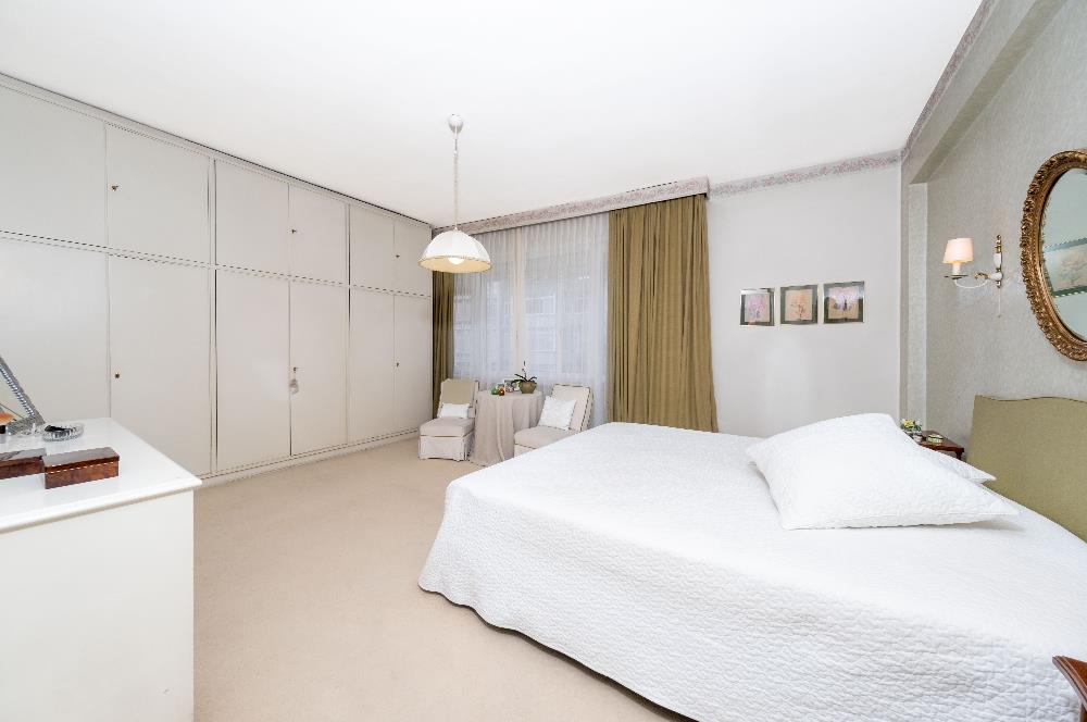 NİŞANTAŞI, VALİKONAĞI CADDESİ ÜZERİNDE 220 M2 SATILIK DAİRE...