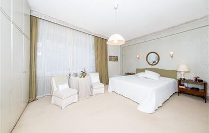 NİŞANTAŞI, VALİKONAĞI CADDESİ ÜZERİNDE 220 M2 SATILIK DAİRE...