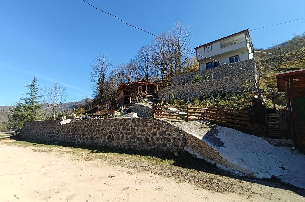 🌿 ORDU AYBASTI’DA DEREYE SIFIR, AHŞAP EVLİ 500 m² SATILIK ARSA 🌿