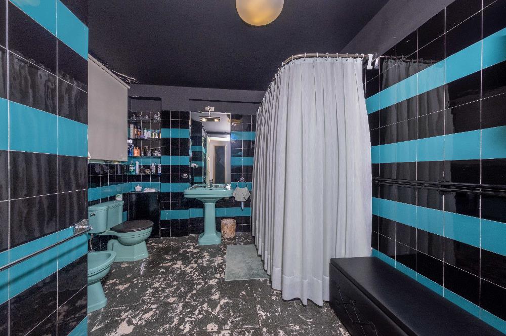 NİŞANTAŞI, VALİKONAĞI CADDESİ ÜZERİNDE 220 M2 SATILIK DAİRE...