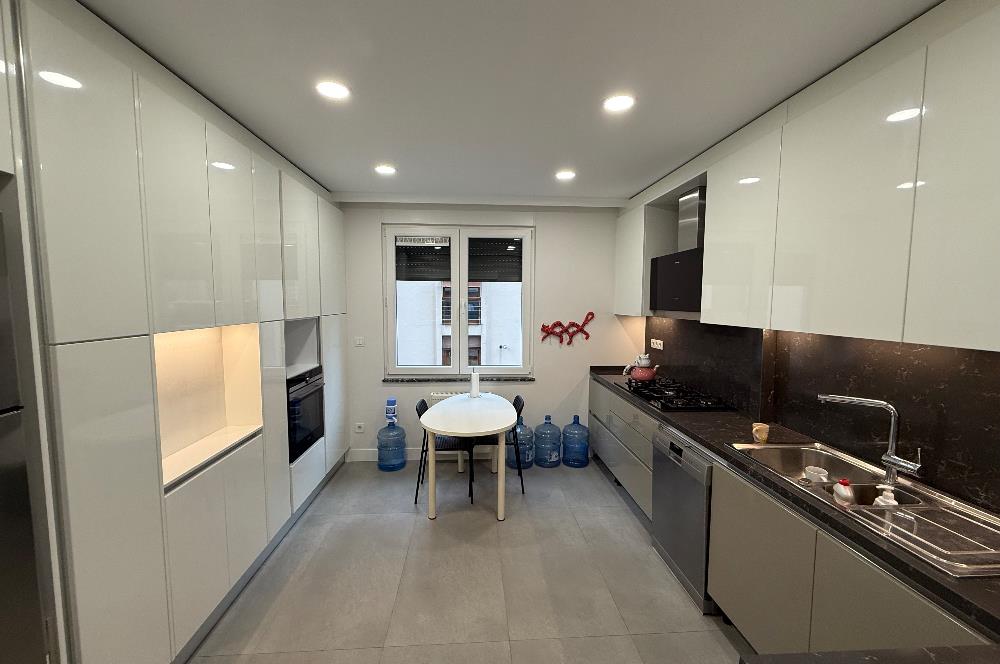 Bağdat caddesi Nihat Kozıltan Kiralık Ofis İşyeri