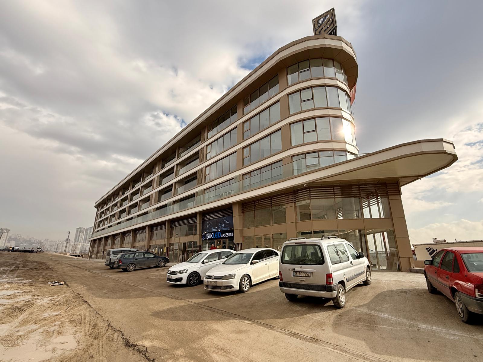 POZİTİF CENTER OSTİM'DE 1+0 55M2 1.KAT OTURUM HAZIR KİRALIK OFİS