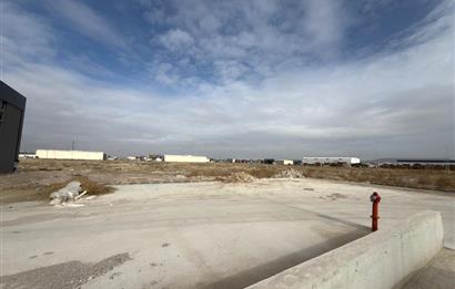 TOKİ AKSARAY SANAYİ SİTESİNDE ASMA KATA UYGUN KÖŞE 200M2 DÜKKAN