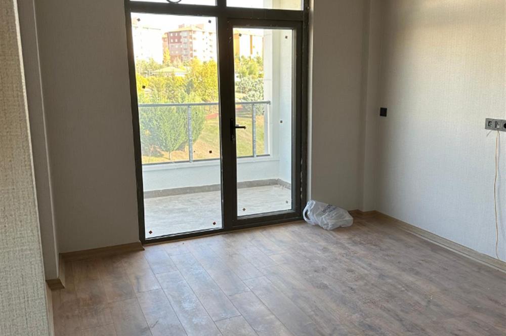 SİTE İÇERİSİNDE 1+1 KİRALIK KATTA DAİRE