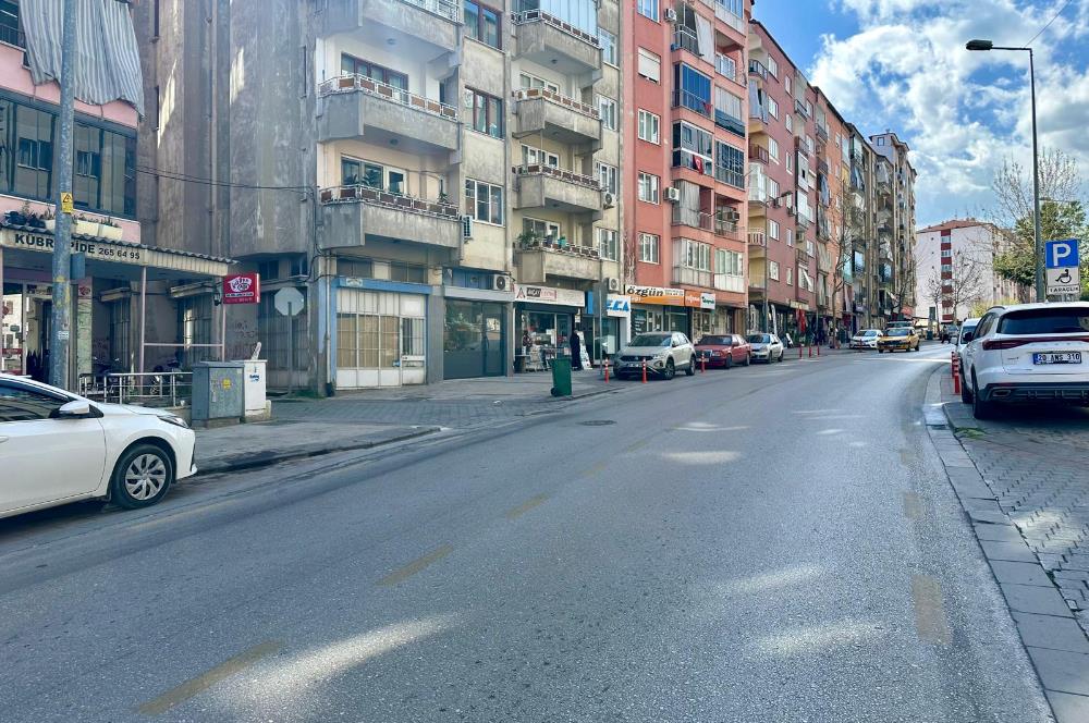 Lozan Caddesi'nde Cadde Üstü Satılık 250,00 m² Depolu İş Yeri..