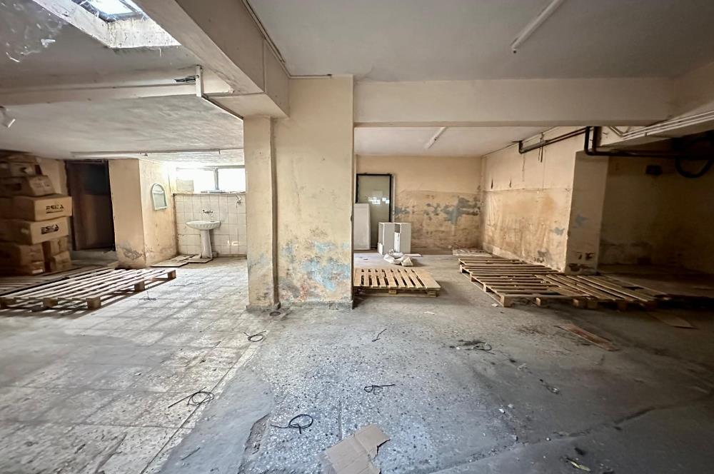 Lozan Caddesi'nde Cadde Üstü Satılık 250,00 m² Depolu İş Yeri..