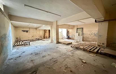 Lozan Caddesi'nde Cadde Üstü Satılık 250,00 m² Depolu İş Yeri..