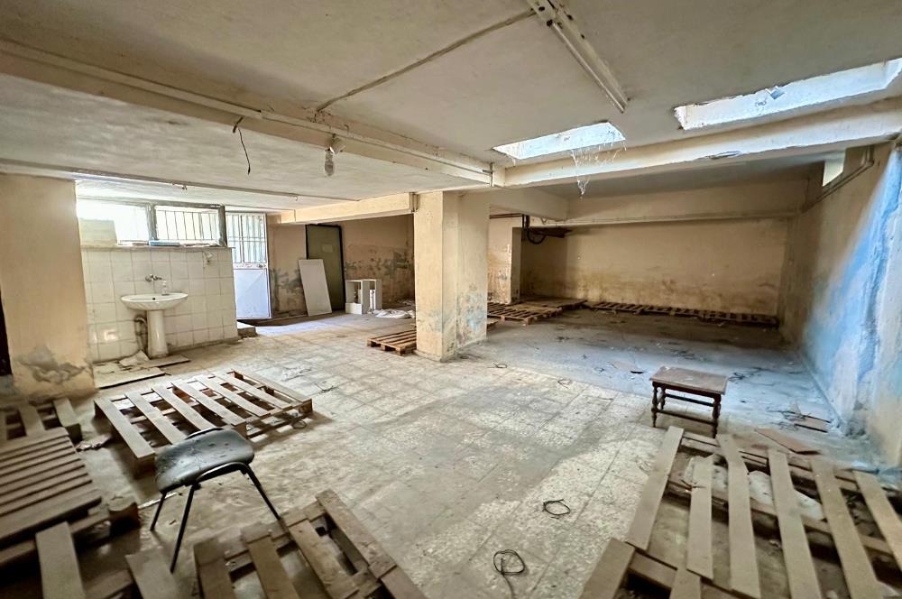 Lozan Caddesi'nde Cadde Üstü Satılık 250,00 m² Depolu İş Yeri..