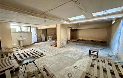Lozan Caddesi'nde Cadde Üstü Satılık 250,00 m² Depolu İş Yeri..