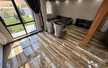 GÖLBAŞI HACILARDA 18 AİLE KONSEPTLİ TRİPLEKS 7+1 MOGAN MANZARALI