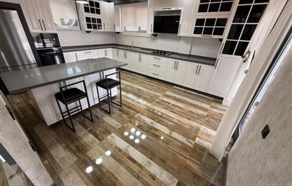 GÖLBAŞI HACILARDA 18 AİLE KONSEPTLİ TRİPLEKS 7+1 MOGAN MANZARALI