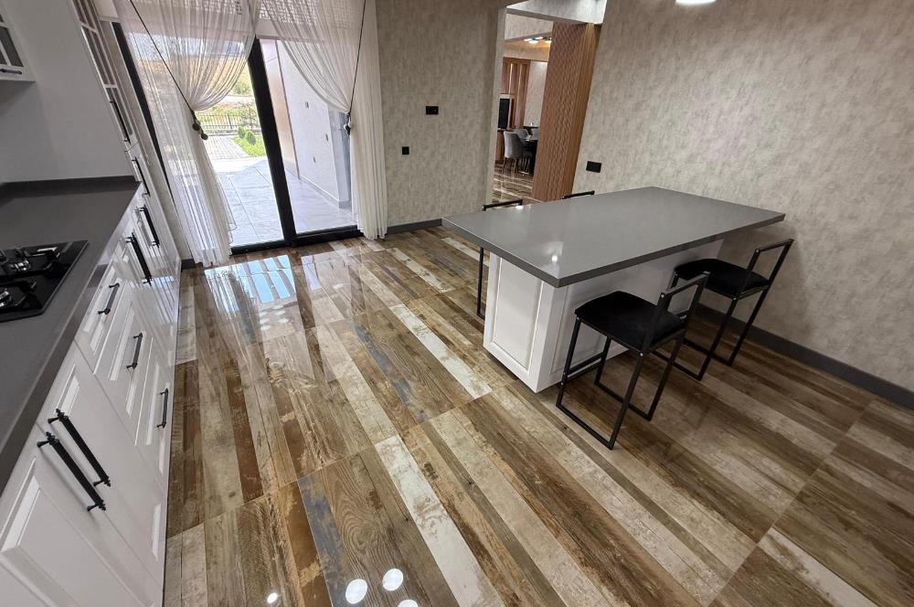 GÖLBAŞI HACILARDA 18 AİLE KONSEPTLİ TRİPLEKS 7+1 MOGAN MANZARALI