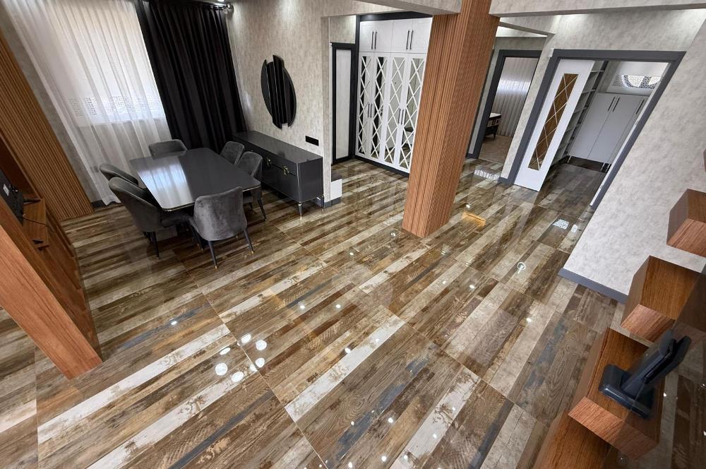 GÖLBAŞI HACILARDA 18 AİLE KONSEPTLİ TRİPLEKS 7+1 MOGAN MANZARALI