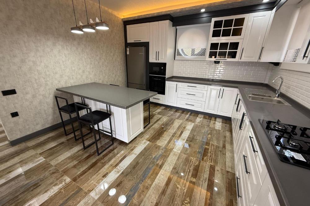 GÖLBAŞI HACILARDA 18 AİLE KONSEPTLİ TRİPLEKS 7+1 MOGAN MANZARALI