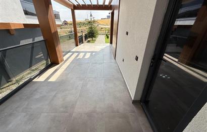 GÖLBAŞI HACILARDA 18 AİLE KONSEPTLİ TRİPLEKS 7+1 MOGAN MANZARALI