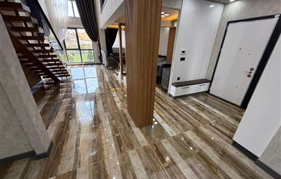 GÖLBAŞI HACILARDA 18 AİLE KONSEPTLİ TRİPLEKS 7+1 MOGAN MANZARALI