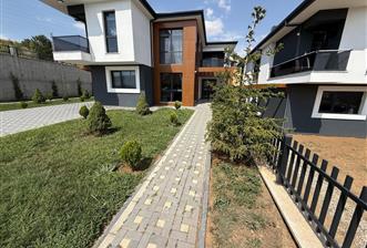 GÖLBAŞI HACILARDA 18 AİLE KONSEPTLİ TRİPLEKS 7+1 MOGAN MANZARALI - 1 - 32391