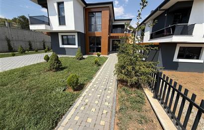 GÖLBAŞI HACILARDA 18 AİLE KONSEPTLİ TRİPLEKS 7+1 MOGAN MANZARALI