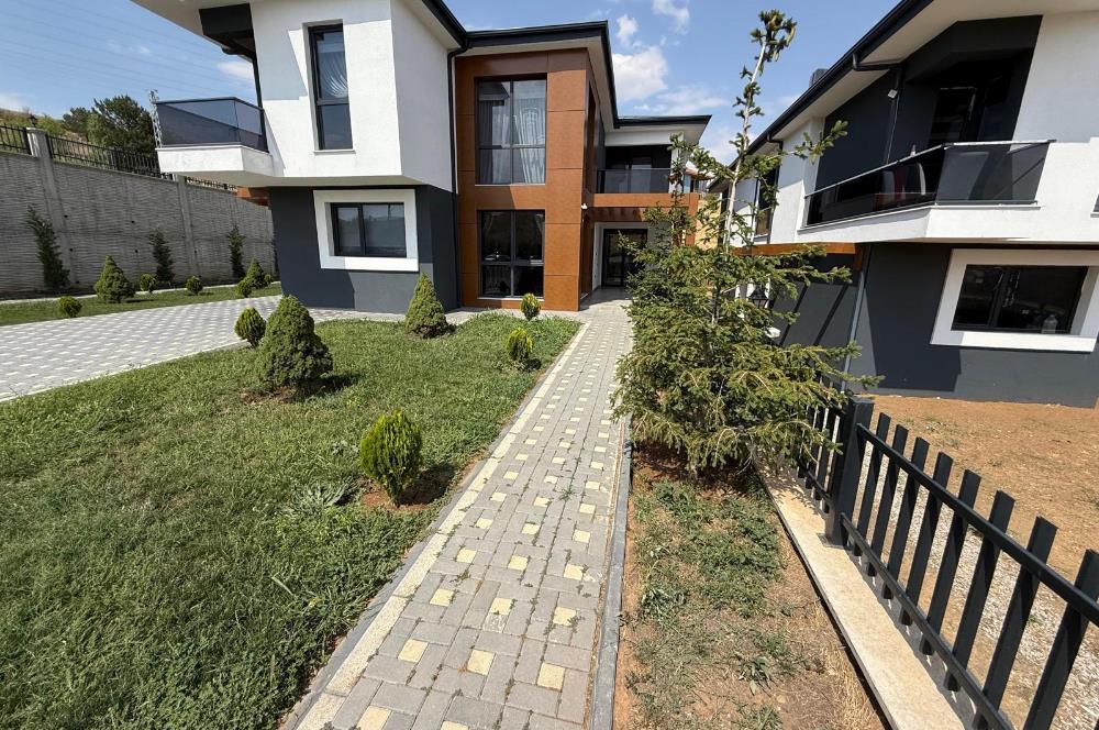 GÖLBAŞI HACILARDA 18 AİLE KONSEPTLİ TRİPLEKS 7+1 MOGAN MANZARALI