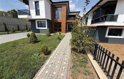 GÖLBAŞI HACILARDA 18 AİLE KONSEPTLİ TRİPLEKS 7+1 MOGAN MANZARALI