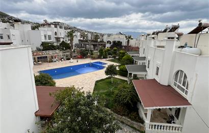 Bodrum Turgutreis'de Denize Sıfır Havuzlu Sitede Kiralık 2+1 Dubleks Daire