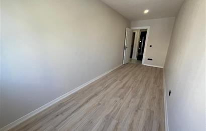 ALTINTEPE'DE 0 BİNADA EBEVEYN BANYOLU ÖN CEPHE KÖŞE 3+1