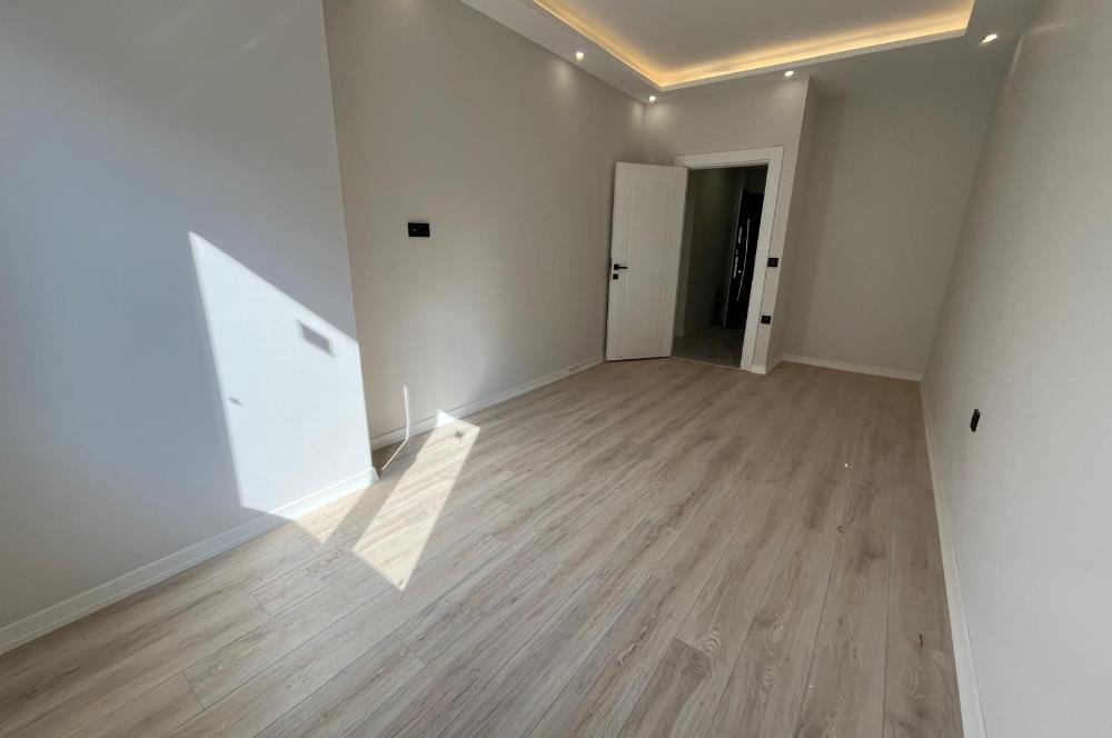 ALTINTEPE'DE 0 BİNADA EBEVEYN BANYOLU ÖN CEPHE KÖŞE 3+1