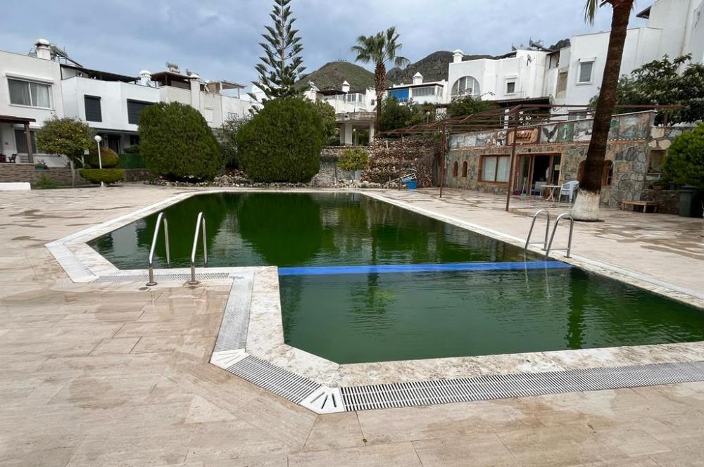 Bodrum Turgutreis'de Denize Sıfır Havuzlu Sitede Kiralık 2+1 Dubleks Daire