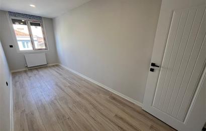 ALTINTEPE'DE 0 BİNADA EBEVEYN BANYOLU ÖN CEPHE KÖŞE 3+1